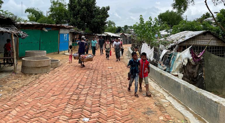 Bangladesh : plus de 100.000 enfants réfugiés rohingyas vaccinés contre la Covid-19 (HCR)